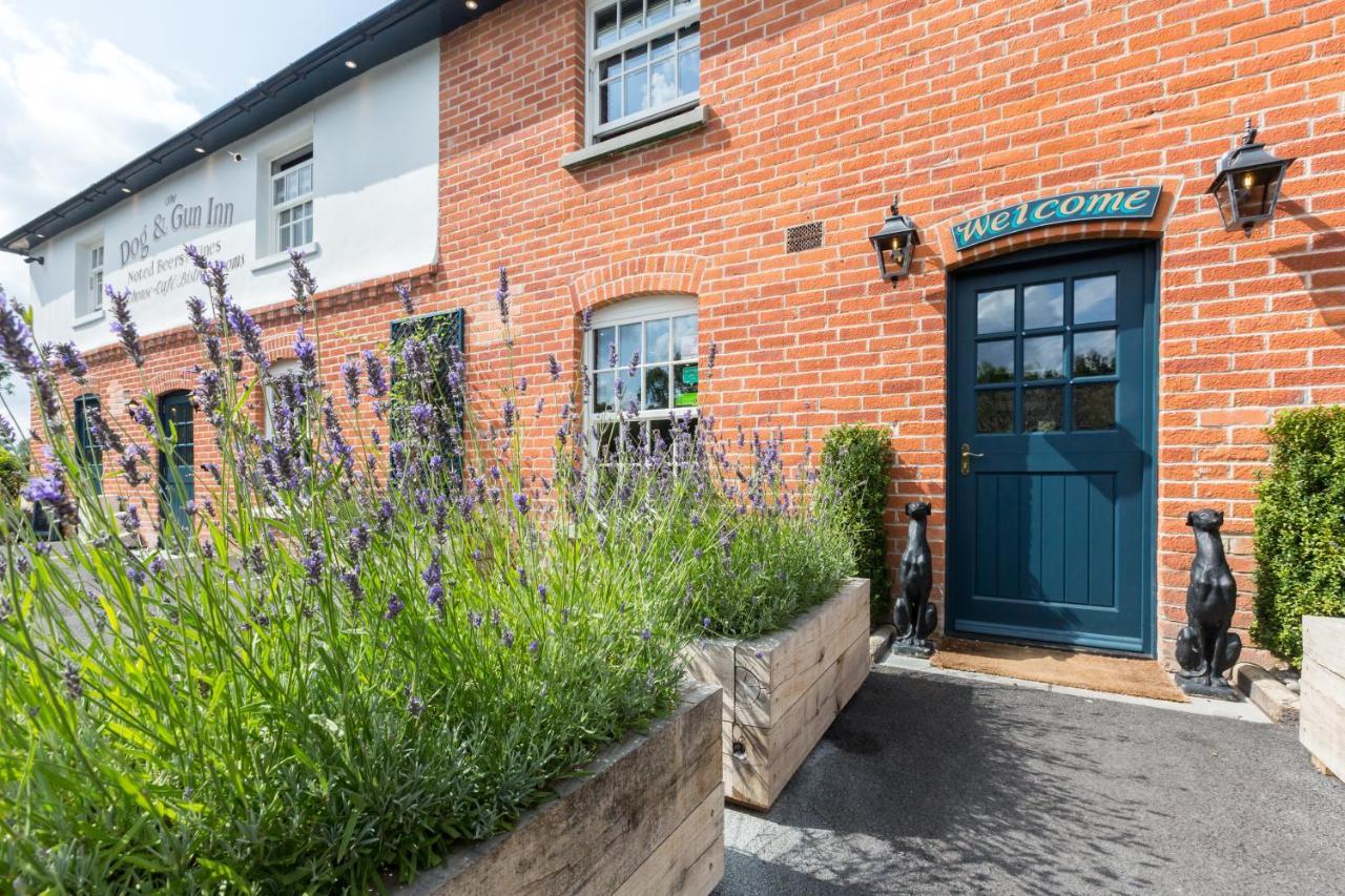 The Dog & Gun Inn Netheravon Exteriér fotografie