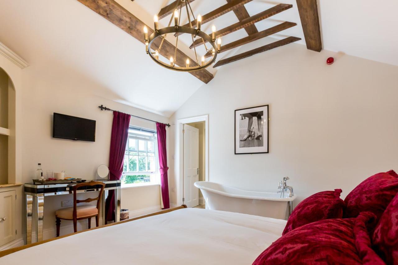 The Dog & Gun Inn Netheravon Exteriér fotografie