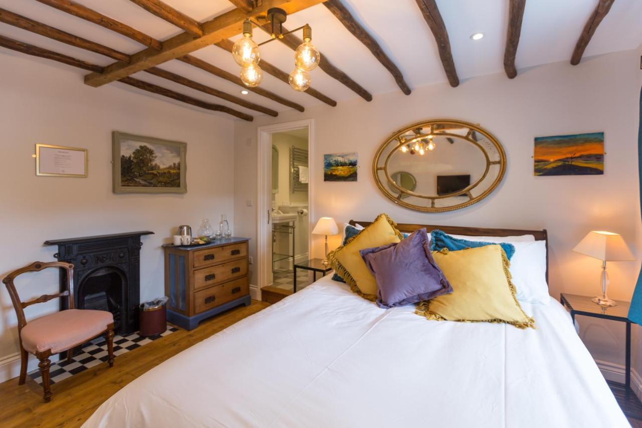 The Dog & Gun Inn Netheravon Exteriér fotografie