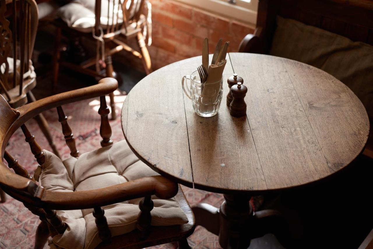 The Dog & Gun Inn Netheravon Exteriér fotografie