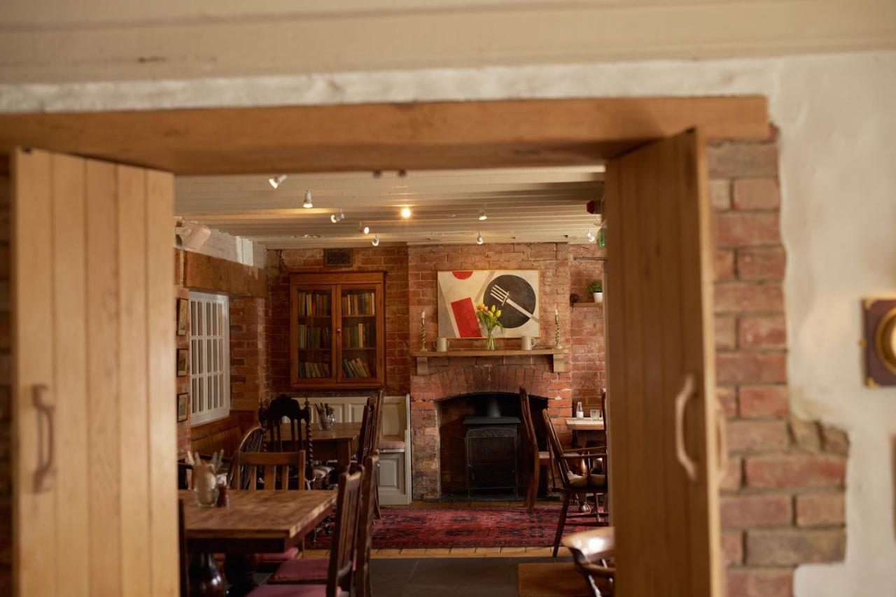 The Dog & Gun Inn Netheravon Exteriér fotografie