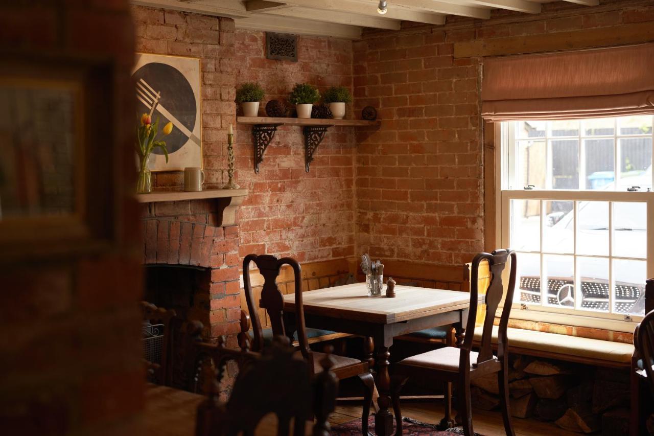 The Dog & Gun Inn Netheravon Exteriér fotografie