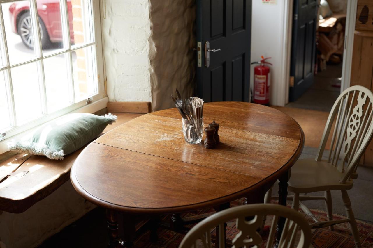 The Dog & Gun Inn Netheravon Exteriér fotografie