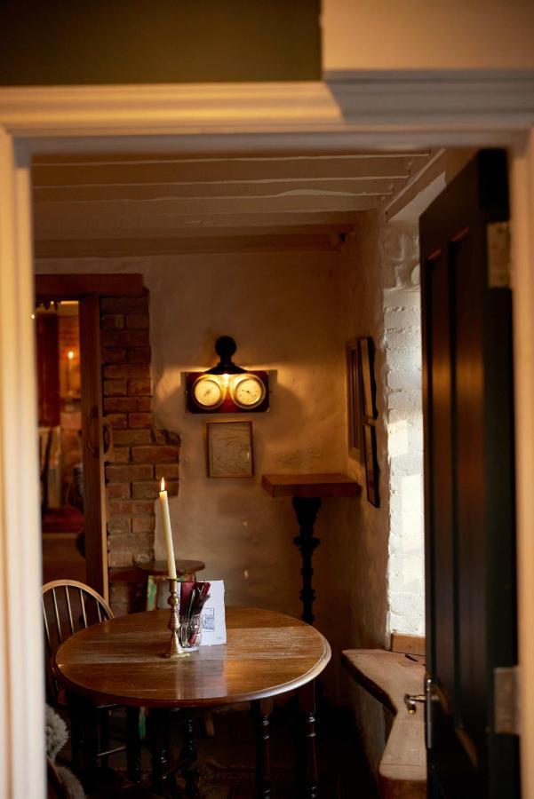 The Dog & Gun Inn Netheravon Exteriér fotografie